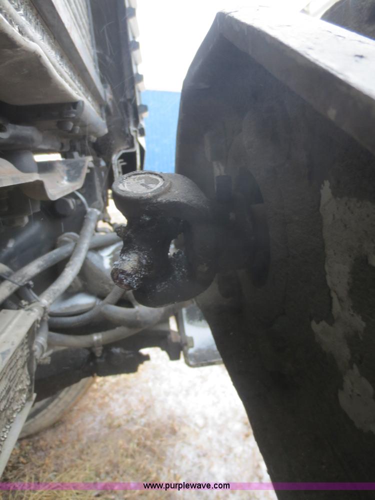 image for item F8177 1996 Ford LNT9000 truck cab and chassis