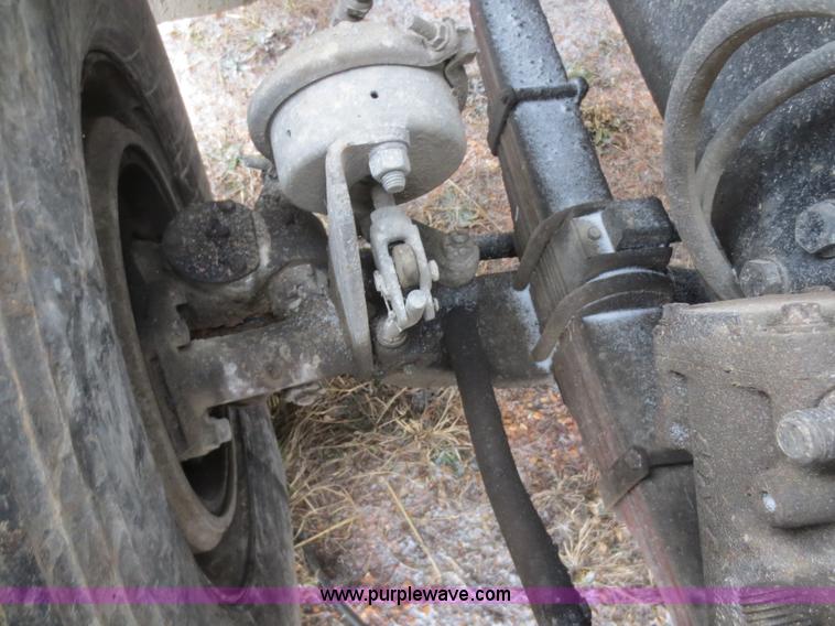 image for item F8177 1996 Ford LNT9000 truck cab and chassis