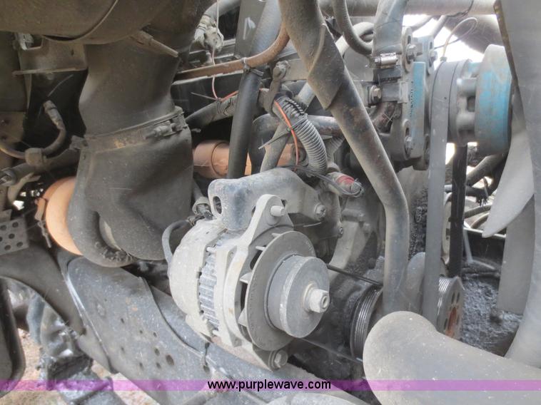 image for item F8177 1996 Ford LNT9000 truck cab and chassis