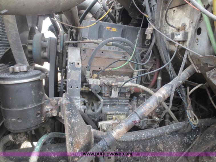 image for item F8177 1996 Ford LNT9000 truck cab and chassis