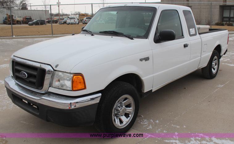 image for item H1363 2004 Ford Ranger XLT SuperCab pickup truck