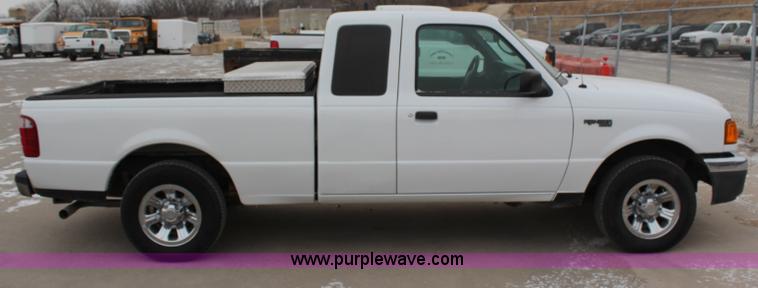 image for item H1363 2004 Ford Ranger XLT SuperCab pickup truck