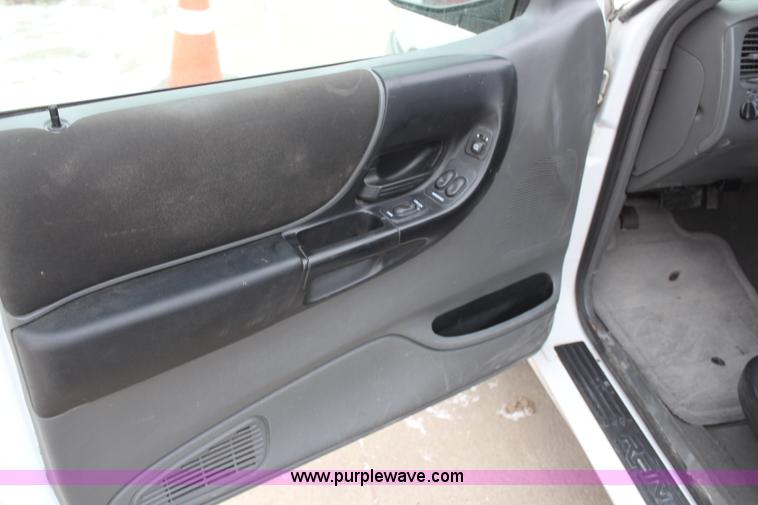 image for item H1363 2004 Ford Ranger XLT SuperCab pickup truck