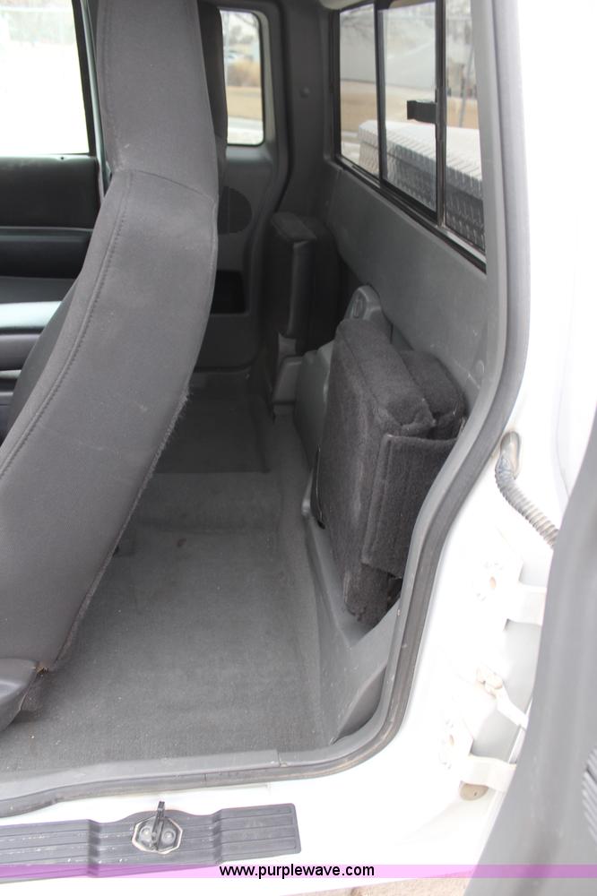 image for item H1363 2004 Ford Ranger XLT SuperCab pickup truck