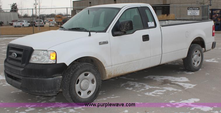 image for item H1364 2006 Ford F150 XL pickup truck
