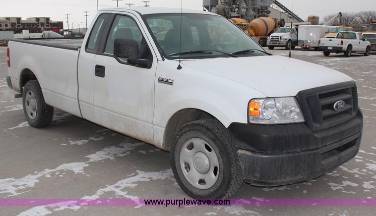 image for item H1364 2006 Ford F150 XL pickup truck