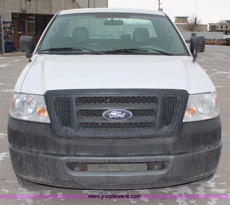 image for item H1364 2006 Ford F150 XL pickup truck