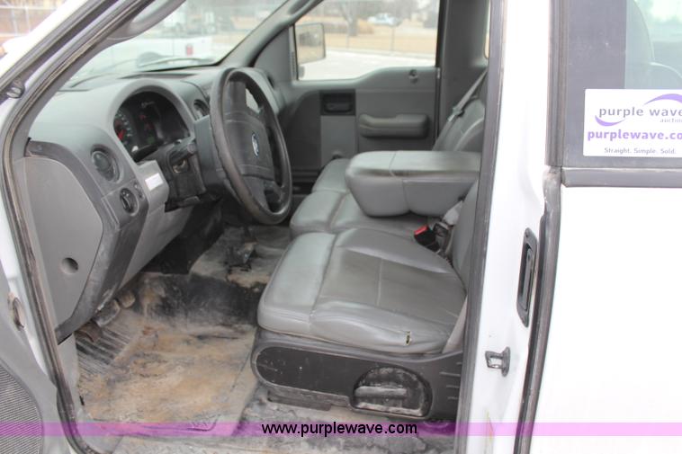 image for item H1364 2006 Ford F150 XL pickup truck