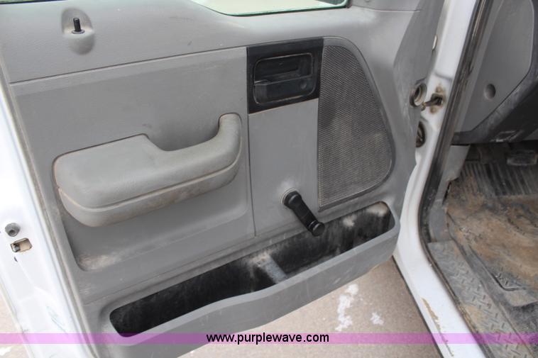 image for item H1364 2006 Ford F150 XL pickup truck