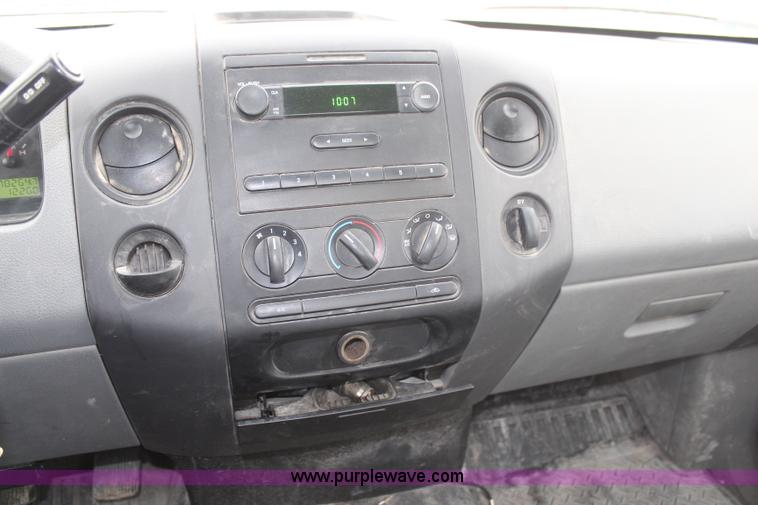 image for item H1364 2006 Ford F150 XL pickup truck