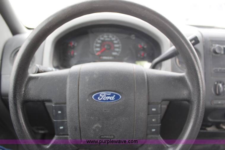 image for item H1364 2006 Ford F150 XL pickup truck