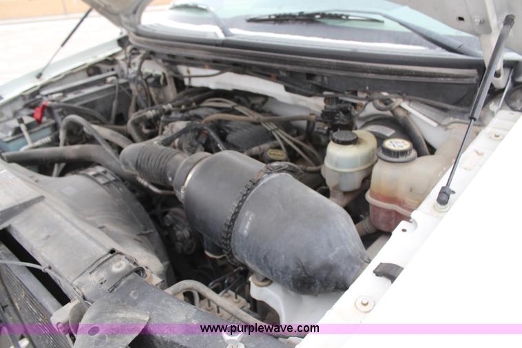 image for item H1364 2006 Ford F150 XL pickup truck