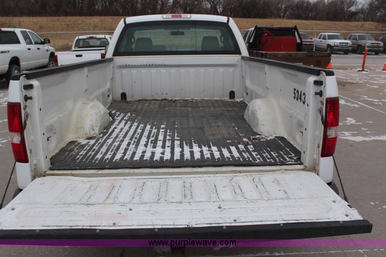 image for item H1364 2006 Ford F150 XL pickup truck
