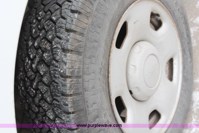 image for item H1364 2006 Ford F150 XL pickup truck