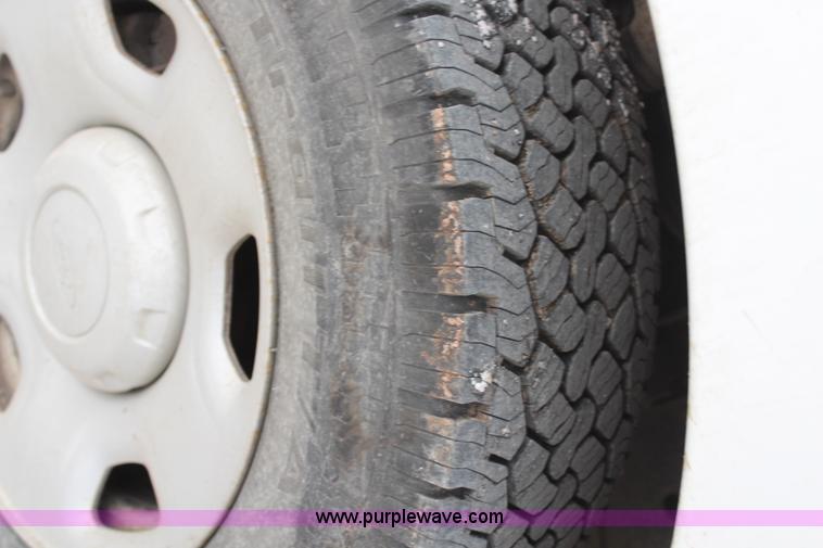 image for item H1364 2006 Ford F150 XL pickup truck