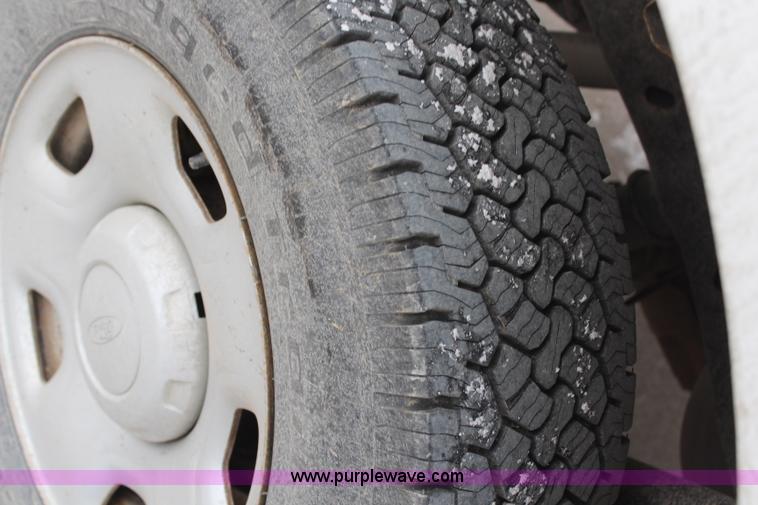 image for item H1364 2006 Ford F150 XL pickup truck