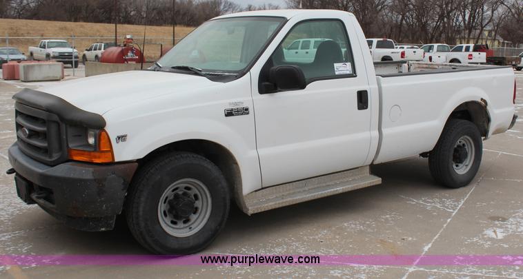 image for item H1373 2001 Ford F250 XL pickup truck