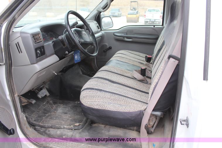 image for item H1373 2001 Ford F250 XL pickup truck