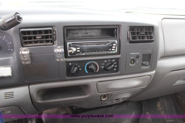 image for item H1373 2001 Ford F250 XL pickup truck