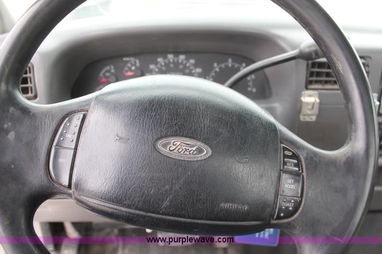 image for item H1373 2001 Ford F250 XL pickup truck