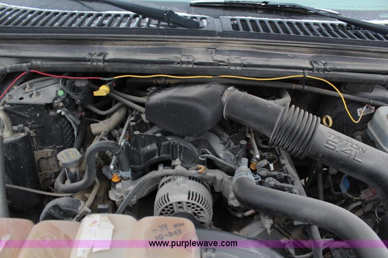 image for item H1373 2001 Ford F250 XL pickup truck