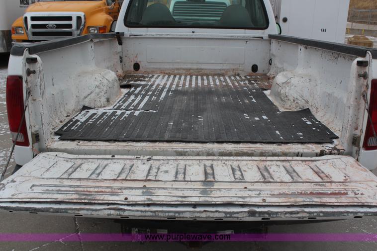 image for item H1373 2001 Ford F250 XL pickup truck