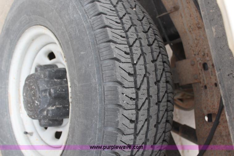 image for item H1373 2001 Ford F250 XL pickup truck