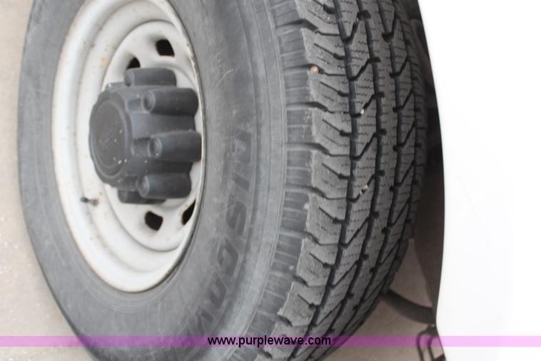 image for item H1373 2001 Ford F250 XL pickup truck