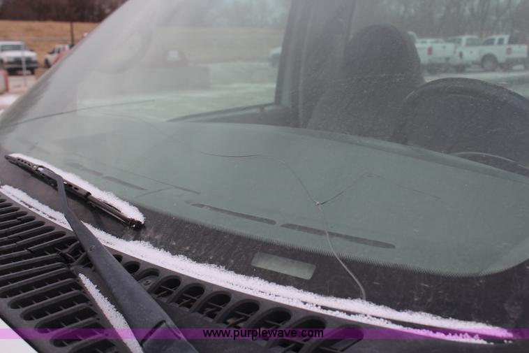 image for item H1373 2001 Ford F250 XL pickup truck