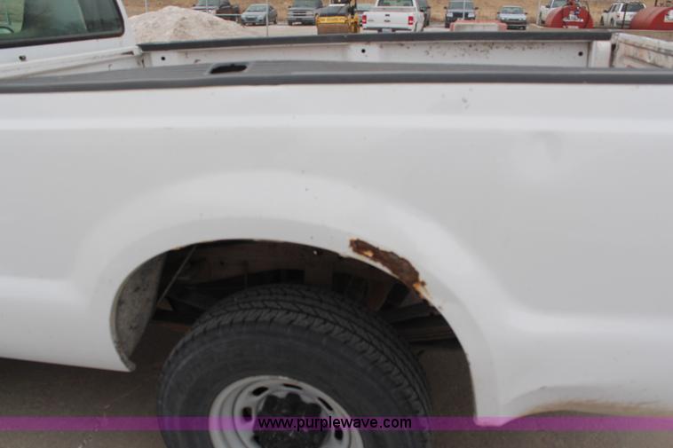 image for item H1373 2001 Ford F250 XL pickup truck