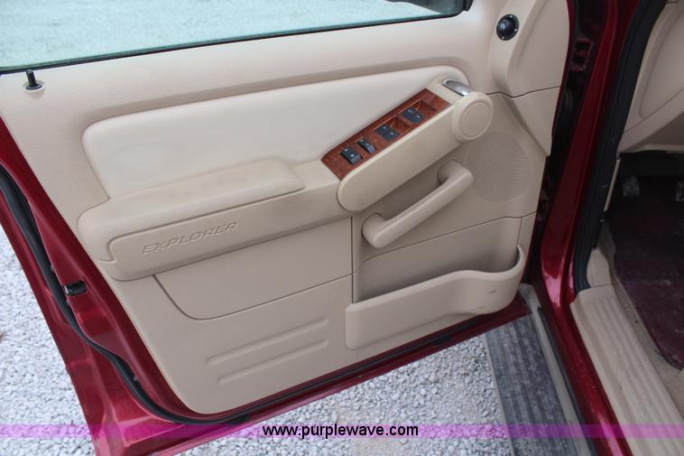image for item H1384 2006 Ford Explorer Eddie Bauer SUV