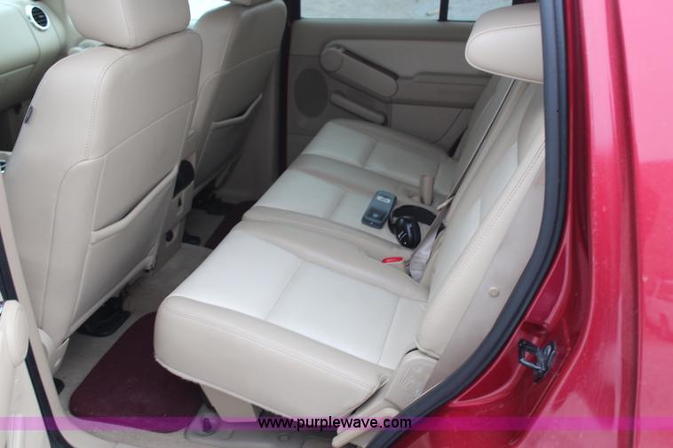 image for item H1384 2006 Ford Explorer Eddie Bauer SUV