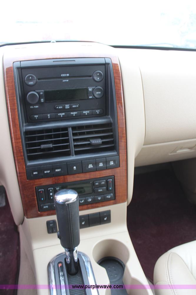 image for item H1384 2006 Ford Explorer Eddie Bauer SUV