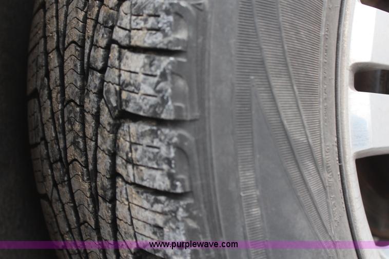 image for item H1384 2006 Ford Explorer Eddie Bauer SUV