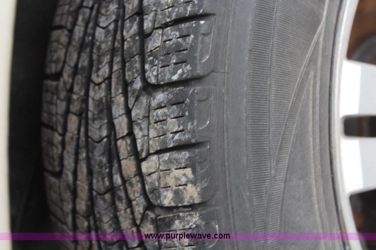 image for item H1384 2006 Ford Explorer Eddie Bauer SUV