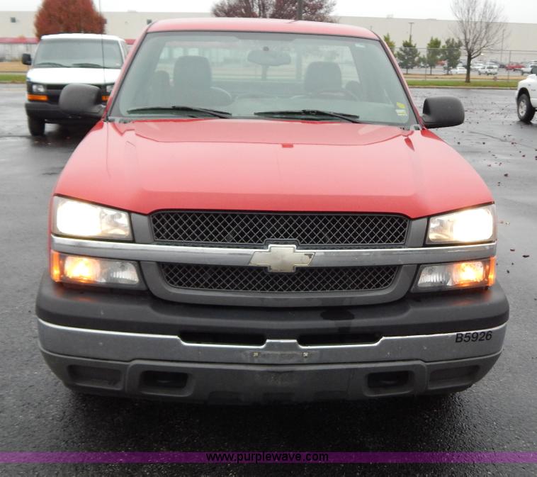 image for item H3922 2005 Chevrolet Silverado 1500 pickup truck