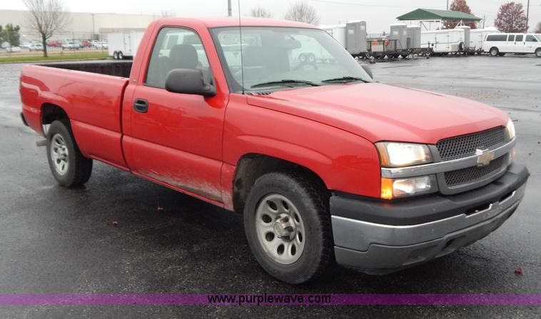 image for item H3922 2005 Chevrolet Silverado 1500 pickup truck