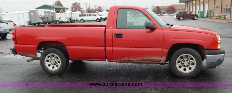 image for item H3922 2005 Chevrolet Silverado 1500 pickup truck