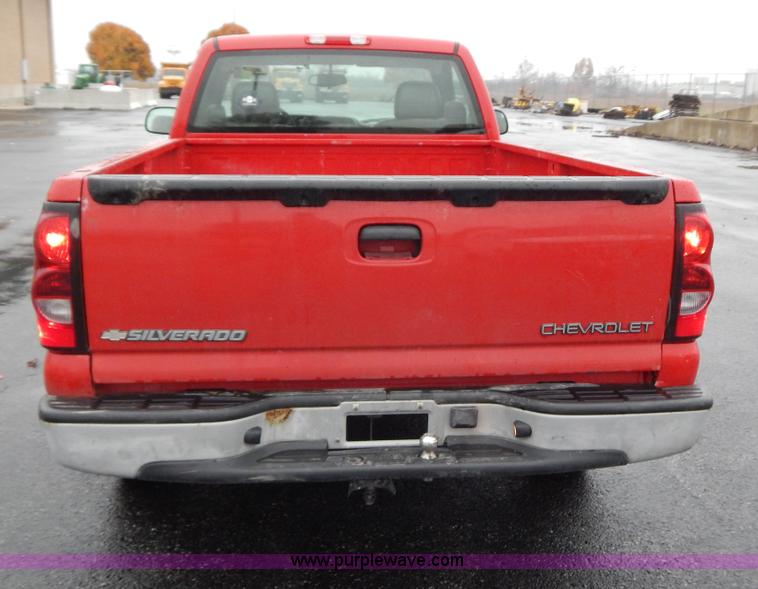 image for item H3922 2005 Chevrolet Silverado 1500 pickup truck