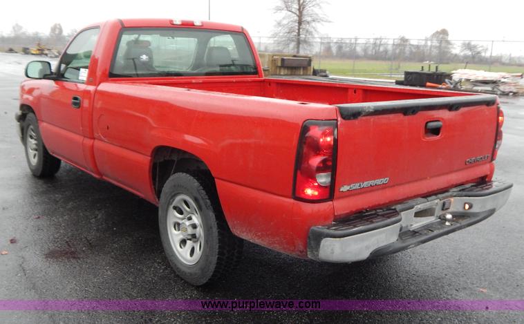 image for item H3922 2005 Chevrolet Silverado 1500 pickup truck