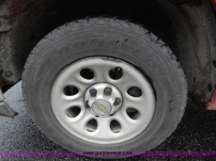 image for item H3922 2005 Chevrolet Silverado 1500 pickup truck