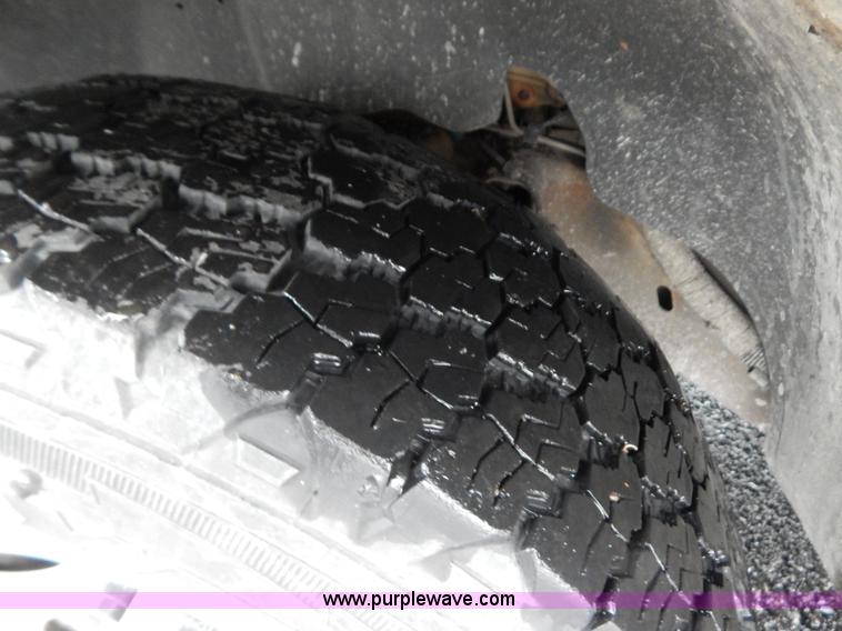 image for item H3922 2005 Chevrolet Silverado 1500 pickup truck