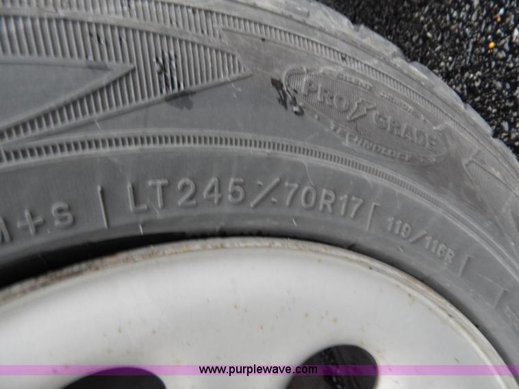 image for item H3922 2005 Chevrolet Silverado 1500 pickup truck