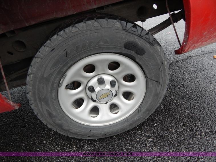 image for item H3922 2005 Chevrolet Silverado 1500 pickup truck