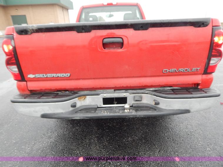 image for item H3922 2005 Chevrolet Silverado 1500 pickup truck