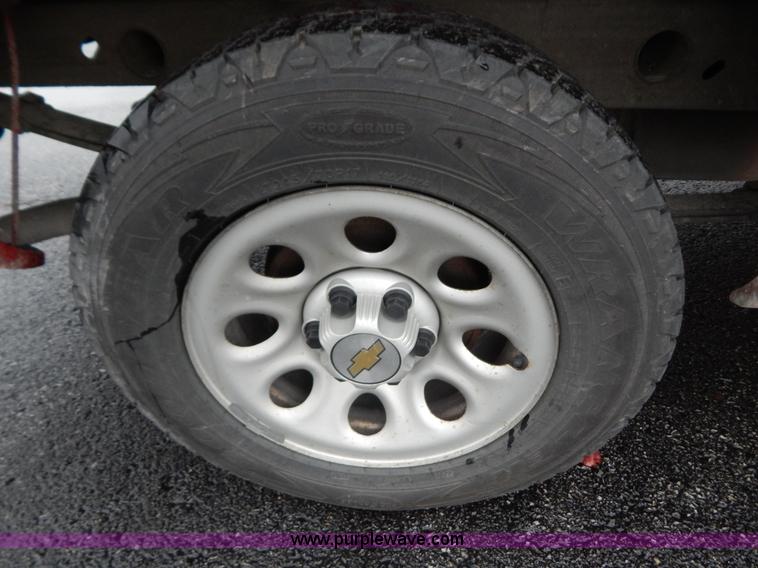 image for item H3922 2005 Chevrolet Silverado 1500 pickup truck