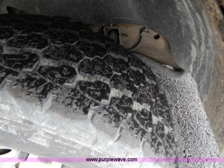 image for item H3922 2005 Chevrolet Silverado 1500 pickup truck