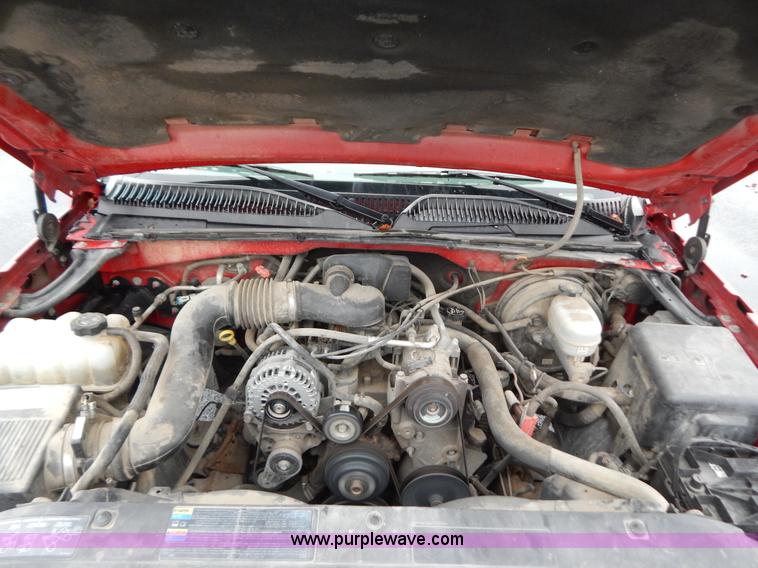 image for item H3922 2005 Chevrolet Silverado 1500 pickup truck