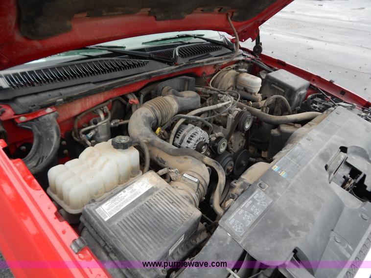 image for item H3922 2005 Chevrolet Silverado 1500 pickup truck