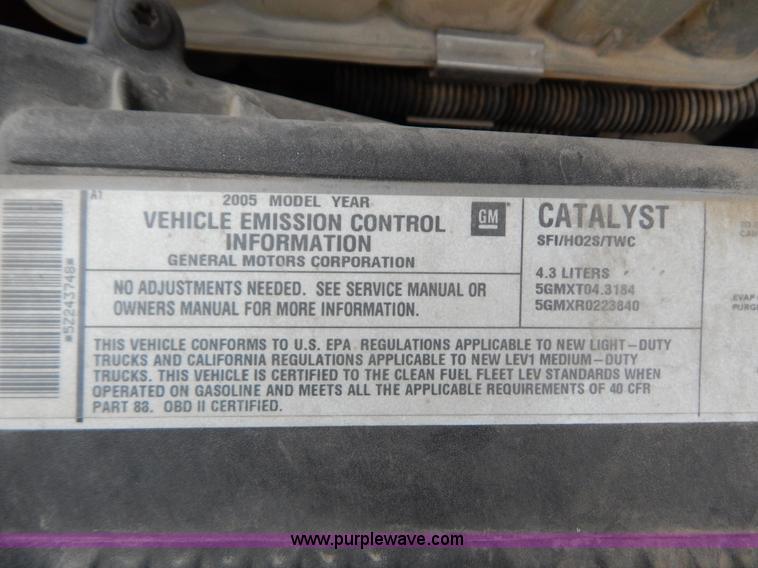 image for item H3922 2005 Chevrolet Silverado 1500 pickup truck